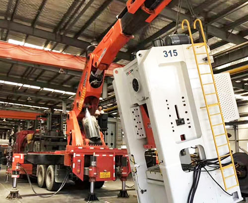 蚌埠附近随车吊出租，轻松解决运输难题