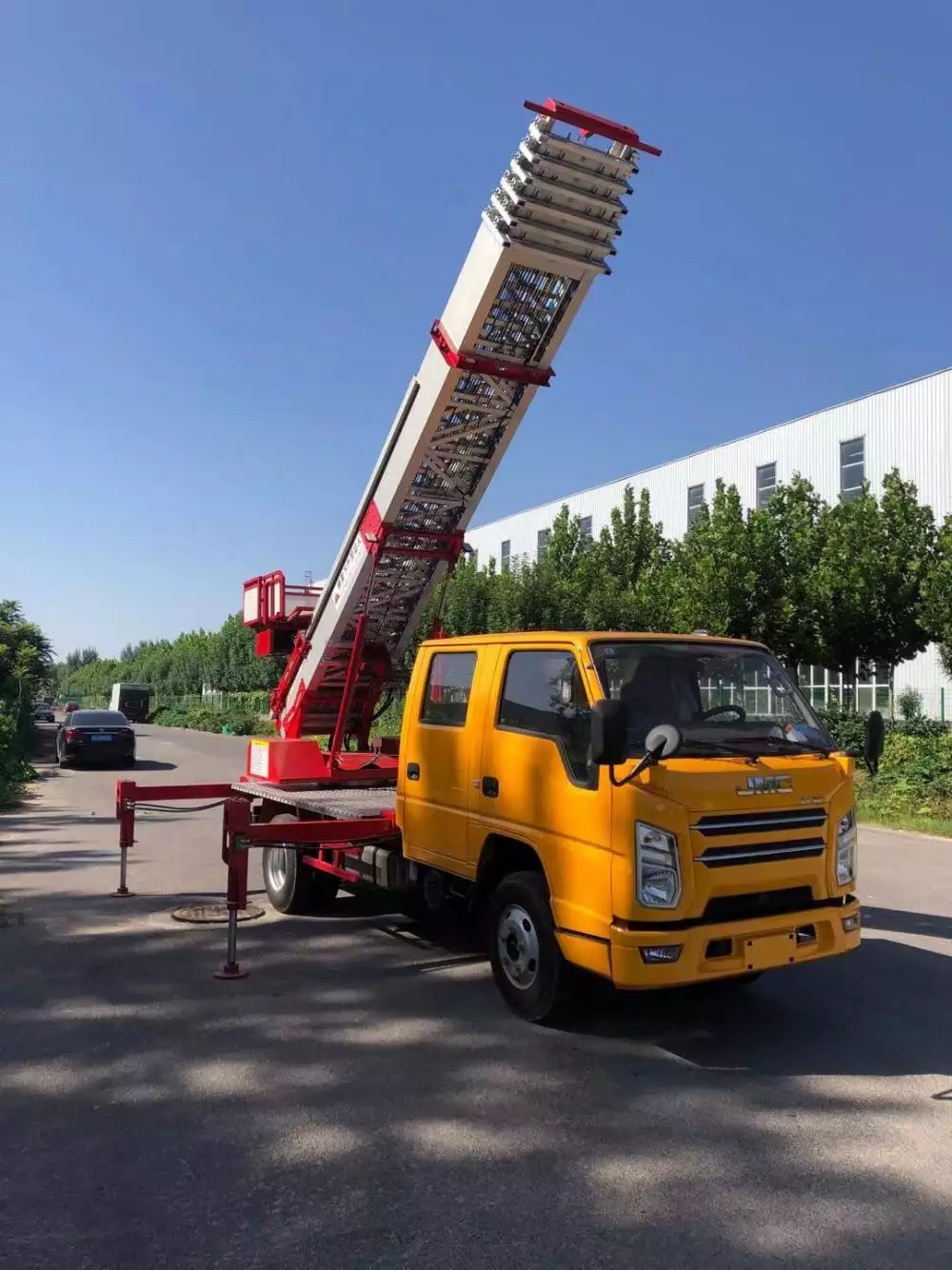 蚌埠附近的云梯车出租服务：轻松解决高空作业需求