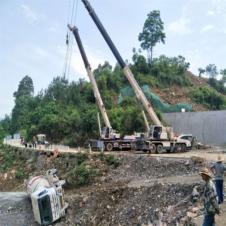 蚌埠汽车掉沟里叫吊车救援要多少钱